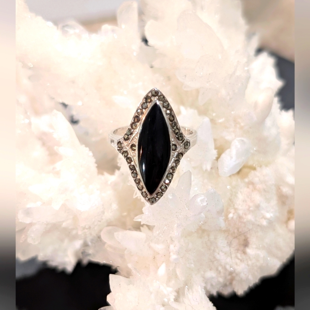 Sterling Silver & Black Onyx Ring - Picture 5 of 8